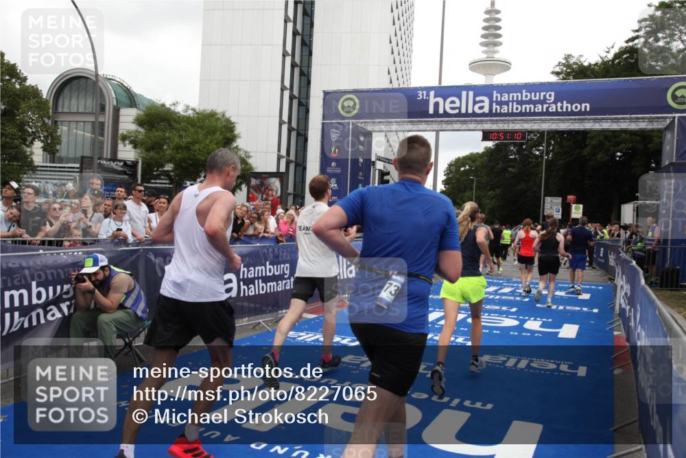 29.06.2025 - hella hamburg halbmarathon Michael Strokosch http://msf.ph/oto/8227065 29.06.2025 10:51:08 Ziel 1366, 1630, 4077, 4816, 4967, 8117, 8261, 8508, 8704, 10508, 10603, 12778, 13008, 14125, 17221, 17384, 18066, 18350 meine-sportfotos.de
