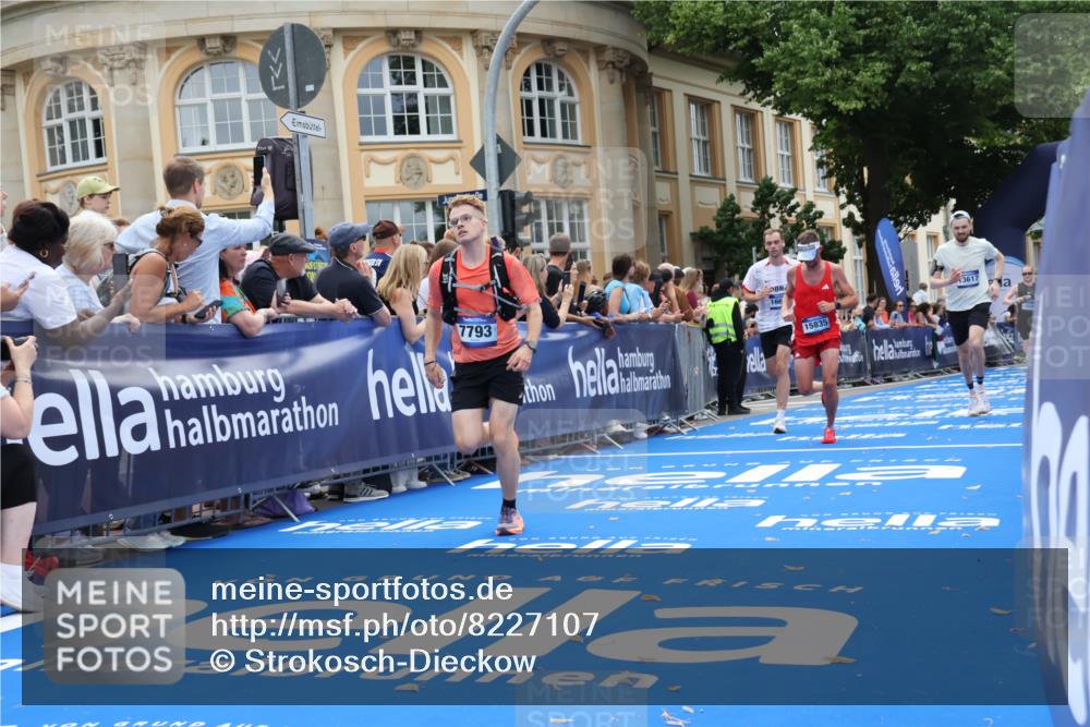 29.06.2025 - hella hamburg halbmarathon Strokosch-Dieckow http://msf.ph/oto/8227107 29.06.2025 10:31:38 Ziel 5187, 5660, 7793, 12681, 13606, 13617, 15835, 18102 meine-sportfotos.de