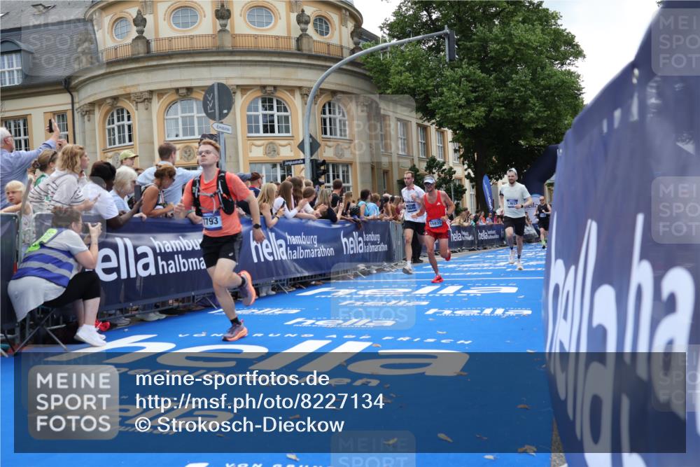 29.06.2025 - hella hamburg halbmarathon Strokosch-Dieckow http://msf.ph/oto/8227134 29.06.2025 10:31:39 Ziel 5187, 5660, 7793, 12681, 13606, 13617, 15835, 18102 meine-sportfotos.de