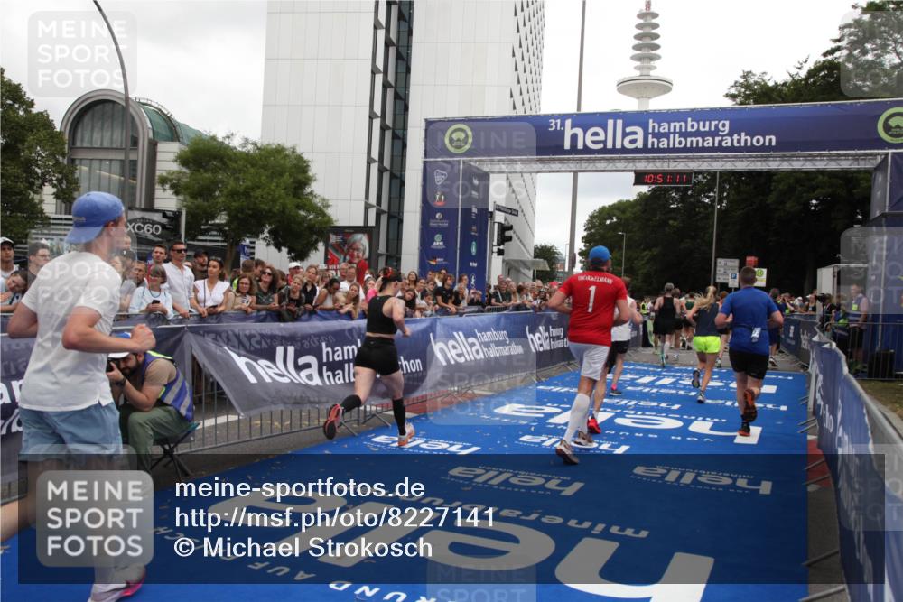 29.06.2025 - hella hamburg halbmarathon Michael Strokosch http://msf.ph/oto/8227141 29.06.2025 10:51:10 Ziel 1366, 1630, 4077, 4816, 4967, 8117, 8261, 8508, 8704, 10508, 10603, 11733, 13008, 13073, 14125, 17221, 17384, 17823, 18066 meine-sportfotos.de