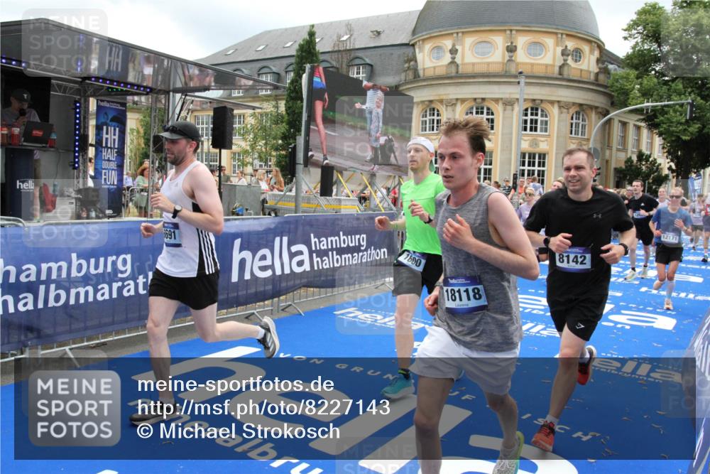 29.06.2025 - hella hamburg halbmarathon Michael Strokosch http://msf.ph/oto/8227143 29.06.2025 10:46:26 Ziel 1600, 2222, 2842, 4237, 6421, 6691, 6978, 7335, 8142, 8981, 11185, 11773, 12171, 12651, 12891, 13698, 14045, 14200, 14228, 14262, 14482, 15157, 16127, 18118, 18211, 18637, 19209 meine-sportfotos.de