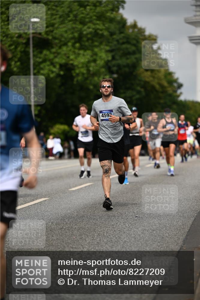 29.06.2025 - hella hamburg halbmarathon Dr. Thomas Lammeyer http://msf.ph/oto/8227209 29.06.2025 10:13:14 Kennedybrücke 1823, 3762, 4592, 7081, 9297, 9306, 9951, 9958, 10035, 10194, 10609 meine-sportfotos.de