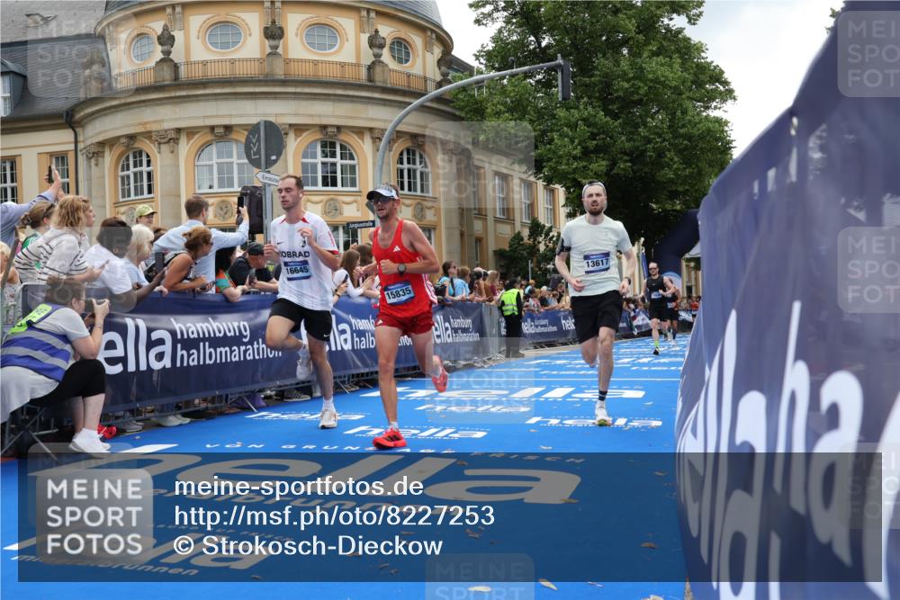 29.06.2025 - hella hamburg halbmarathon Strokosch-Dieckow http://msf.ph/oto/8227253 29.06.2025 10:31:40 Ziel 5187, 7793, 13606, 13617, 15835, 18102 meine-sportfotos.de