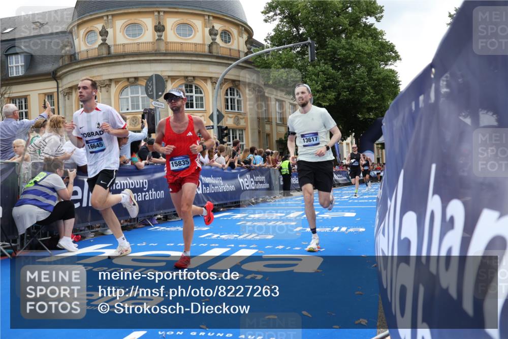 29.06.2025 - hella hamburg halbmarathon Strokosch-Dieckow http://msf.ph/oto/8227263 29.06.2025 10:31:41 Ziel 5187, 7793, 13606, 13617, 15835, 18102 meine-sportfotos.de