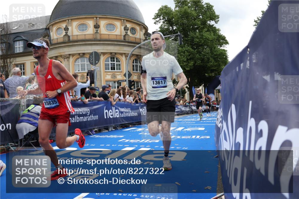 29.06.2025 - hella hamburg halbmarathon Strokosch-Dieckow http://msf.ph/oto/8227322 29.06.2025 10:31:41 Ziel 5187, 7793, 13606, 13617, 15835, 18102 meine-sportfotos.de
