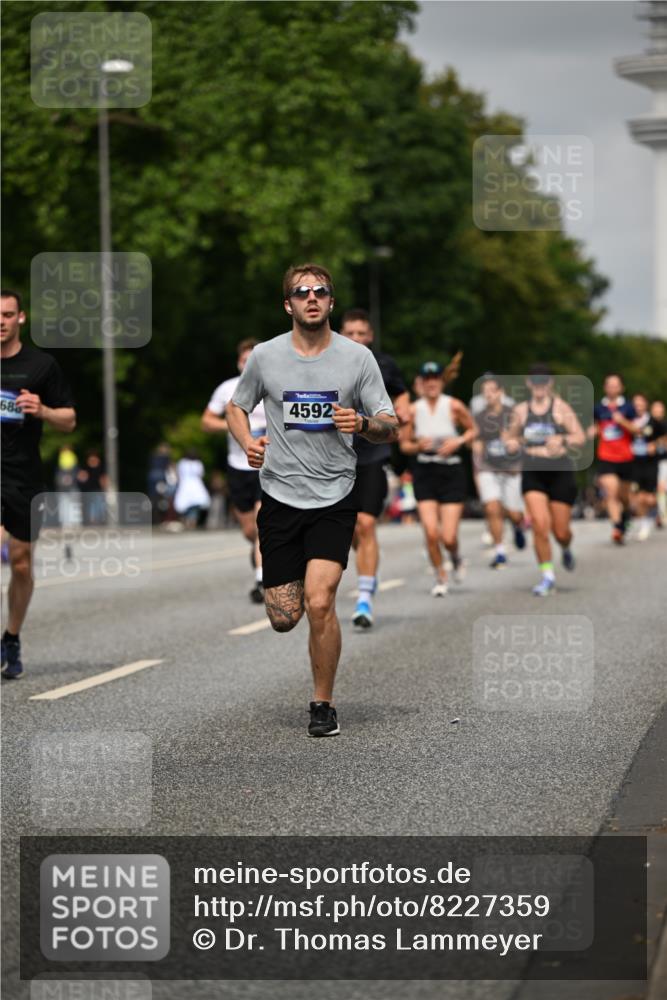 29.06.2025 - hella hamburg halbmarathon Dr. Thomas Lammeyer http://msf.ph/oto/8227359 29.06.2025 10:13:14 Kennedybrücke 1823, 3762, 4592, 7081, 9297, 9306, 9951, 9958, 10035, 10194, 10609 meine-sportfotos.de
