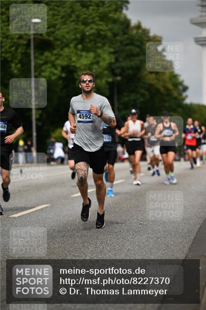 29.06.2025 - hella hamburg halbmarathon Dr. Thomas Lammeyer http://msf.ph/oto/8227370 29.06.2025 10:13:14 Kennedybrücke 1823, 3762, 4592, 7081, 9297, 9306, 9951, 9958, 10035, 10194, 10609 meine-sportfotos.de