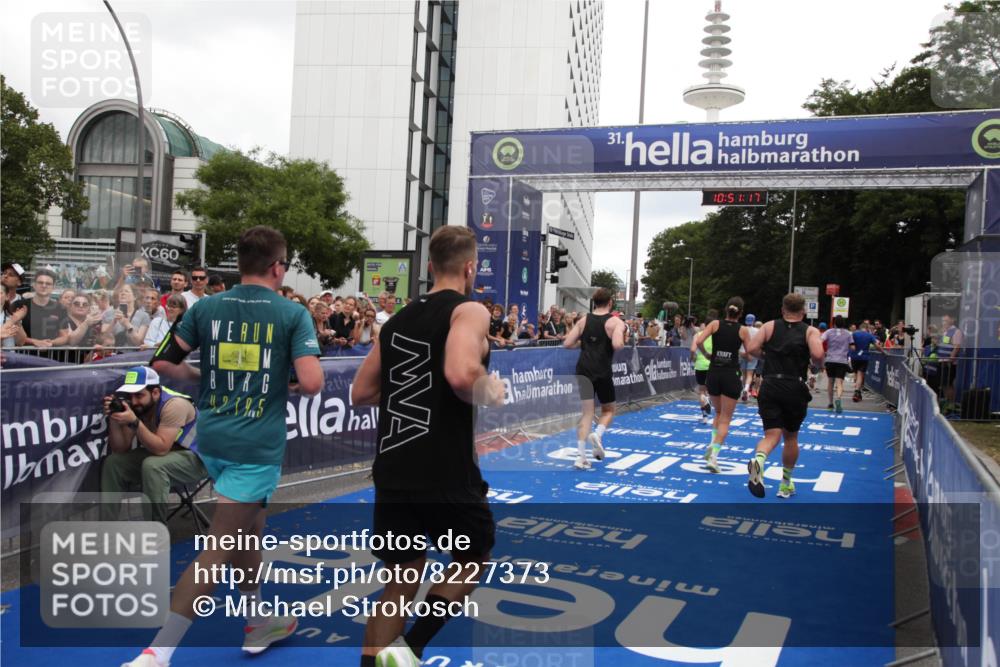 29.06.2025 - hella hamburg halbmarathon Michael Strokosch http://msf.ph/oto/8227373 29.06.2025 10:51:15 Ziel 1366, 4404, 4816, 4967, 5600, 6027, 8508, 10868, 11512, 11625, 11733, 13073, 15480, 17384, 17530, 17823 meine-sportfotos.de