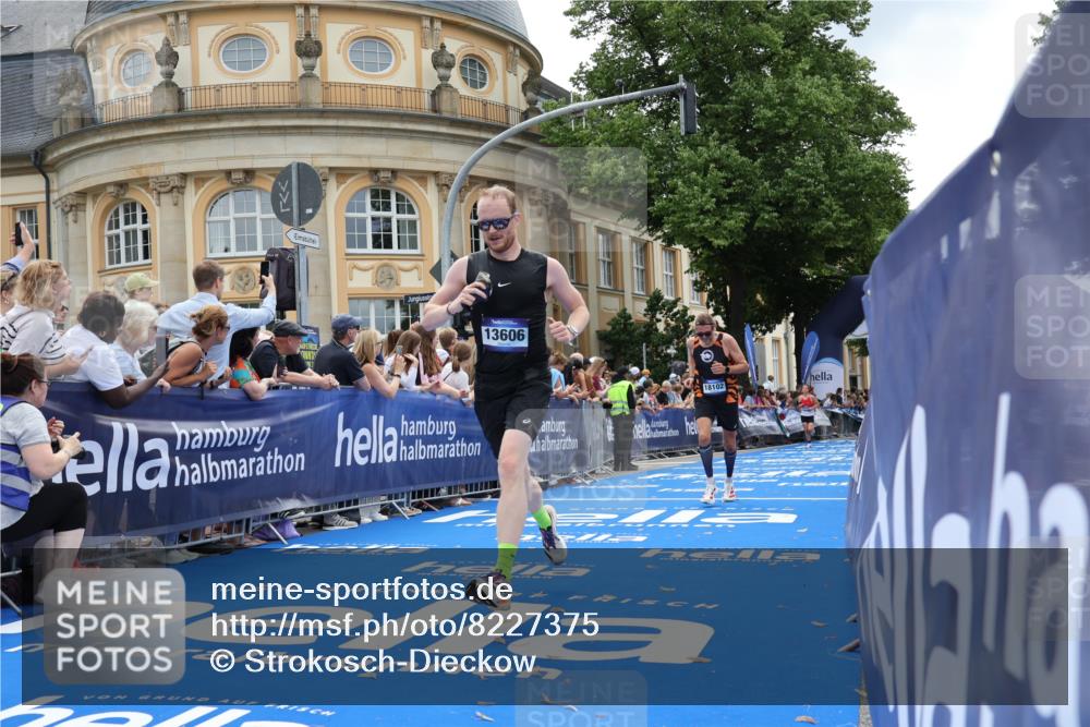 29.06.2025 - hella hamburg halbmarathon Strokosch-Dieckow http://msf.ph/oto/8227375 29.06.2025 10:31:43 Ziel 3935, 5187, 11929, 13606, 13617, 15835, 18102 meine-sportfotos.de