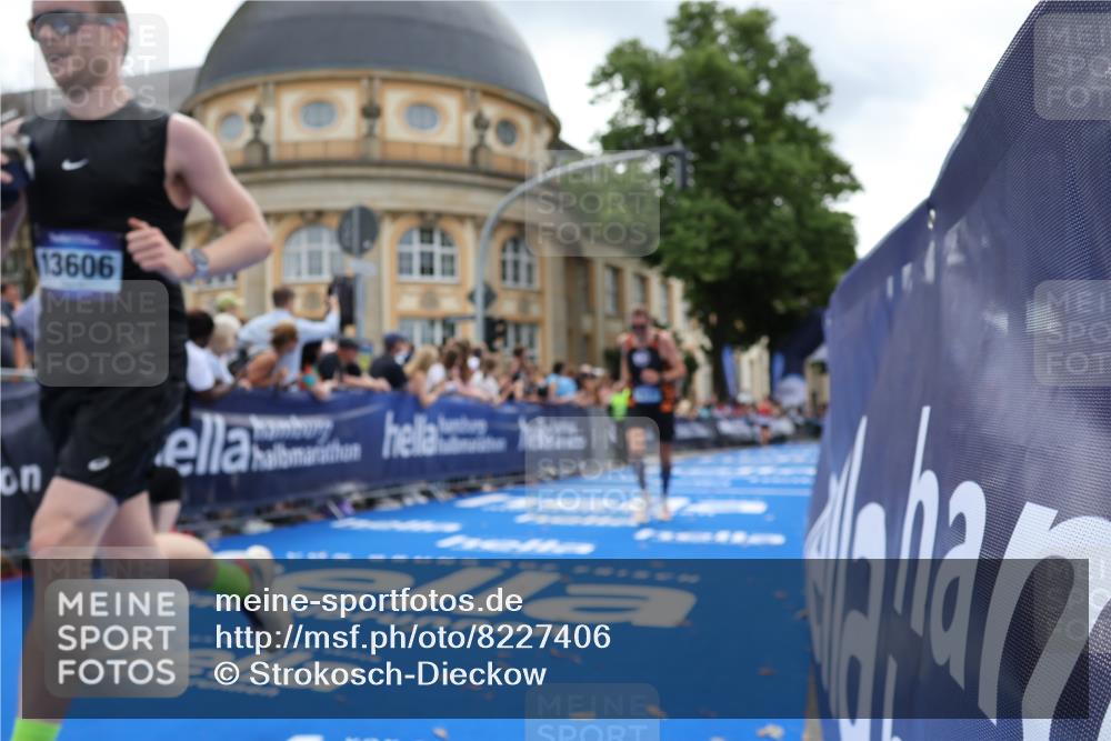 29.06.2025 - hella hamburg halbmarathon Strokosch-Dieckow http://msf.ph/oto/8227406 29.06.2025 10:31:44 Ziel 3935, 5187, 11929, 13606, 13617, 15835, 18102 meine-sportfotos.de