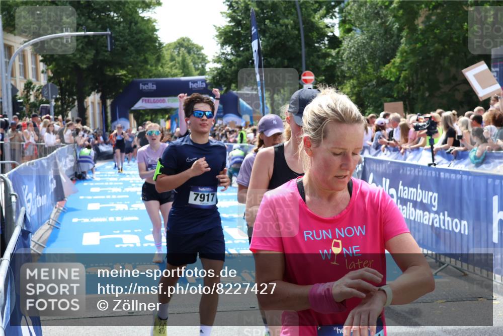 29.06.2025 - hella hamburg halbmarathon Zöllner http://msf.ph/oto/8227427 29.06.2025 11:29:27 Ziel 2588, 3708, 4122, 4969, 7667, 7917, 11793, 12758, 14099, 14770, 15112 meine-sportfotos.de