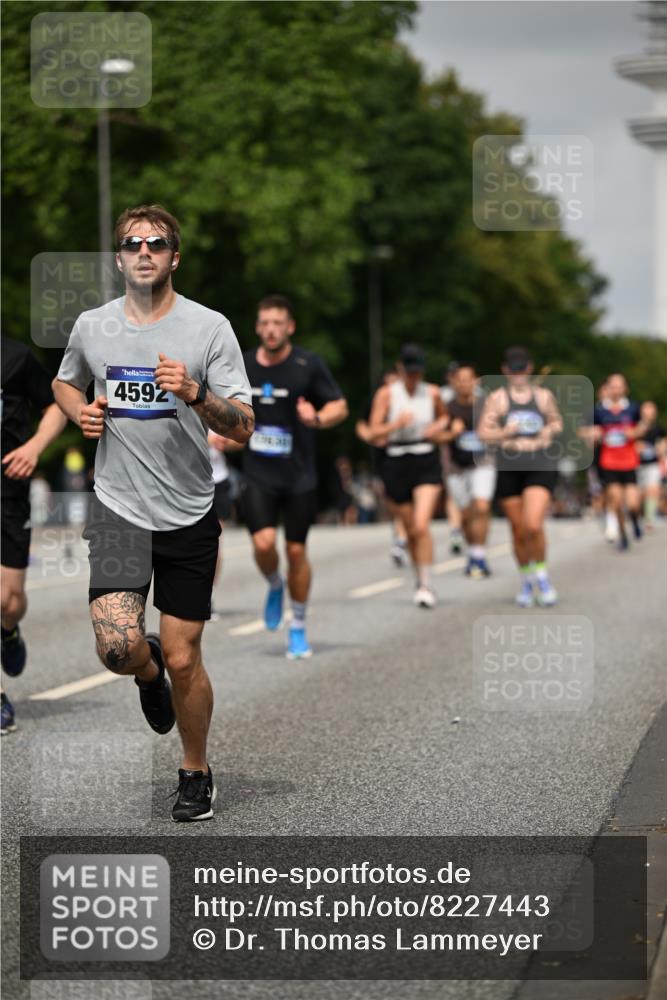 29.06.2025 - hella hamburg halbmarathon Dr. Thomas Lammeyer http://msf.ph/oto/8227443 29.06.2025 10:13:15 Kennedybrücke 1823, 3762, 4592, 7081, 9297, 9306, 9951, 9958, 10035, 10194, 10609, 10819, 11067 meine-sportfotos.de