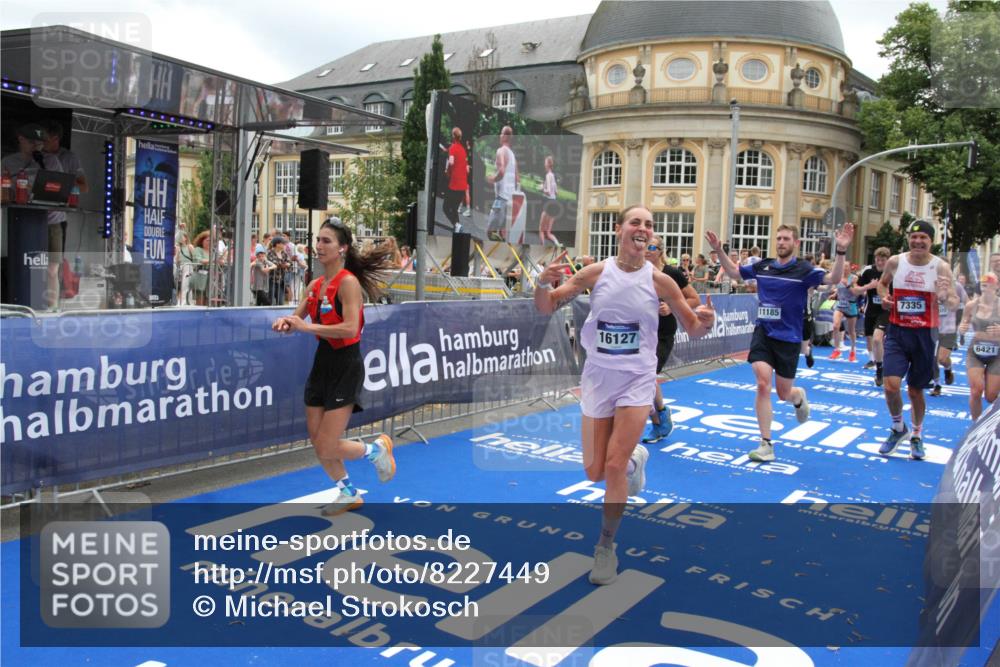 29.06.2025 - hella hamburg halbmarathon Michael Strokosch http://msf.ph/oto/8227449 29.06.2025 10:46:29 Ziel 1600, 2222, 2842, 4237, 4497, 6421, 6978, 7335, 8142, 8981, 9386, 9786, 11185, 11773, 12171, 12651, 12891, 13698, 14045, 14228, 14482, 15157, 16127, 18211, 18637, 19209 meine-sportfotos.de