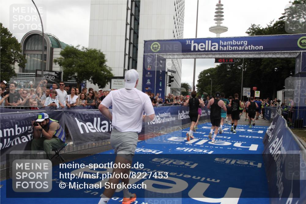 29.06.2025 - hella hamburg halbmarathon Michael Strokosch http://msf.ph/oto/8227453 29.06.2025 10:51:18 Ziel 1461, 1817, 4404, 5600, 6027, 6657, 8316, 8930, 9476, 10480, 10667, 10868, 11512, 11625, 11733, 12016, 13073, 15480, 17530, 17823, 18019 meine-sportfotos.de