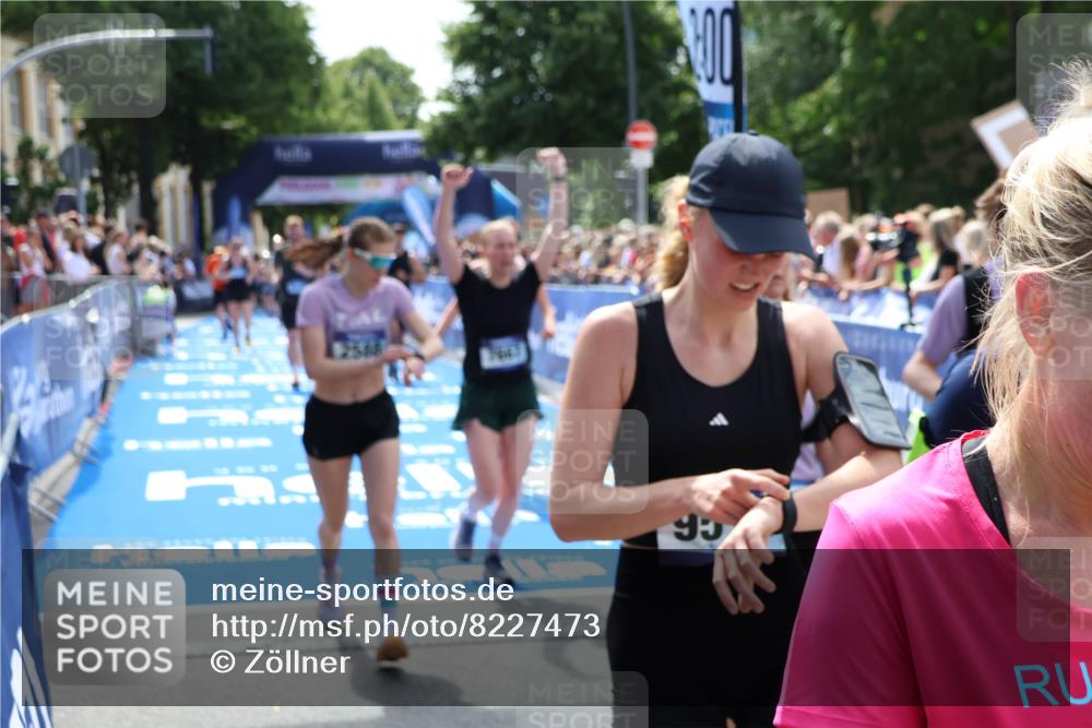 29.06.2025 - hella hamburg halbmarathon Zöllner http://msf.ph/oto/8227473 29.06.2025 11:29:28 Ziel 2588, 4122, 4969, 5494, 7667, 10573, 11793, 12758, 14099, 14770, 15112 meine-sportfotos.de