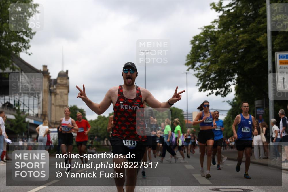 29.06.2025 - hella hamburg halbmarathon Yannick Fuchs http://msf.ph/oto/8227517 29.06.2025 10:46:35 20KM 1098, 1257, 1657, 2111, 2444, 2814, 3258, 3715, 3952, 4121, 4557, 4558, 4837, 5116, 5169, 5194, 5378, 5399, 6164, 6561, 6562, 7130, 7178, 7312, 7475, 7896, 8139, 8172, 8316, 8720, 8955, 8977, 9145, 10529, 10811, 11459, 12135, 12519, 13211, 13301, 13327, 14198, 14286, 14791, 15001, 15144, 15275, 15427, 15446, 15506, 15690, 16320, 16929, 17130, 17198, 17773, 18331 meine-sportfotos.de