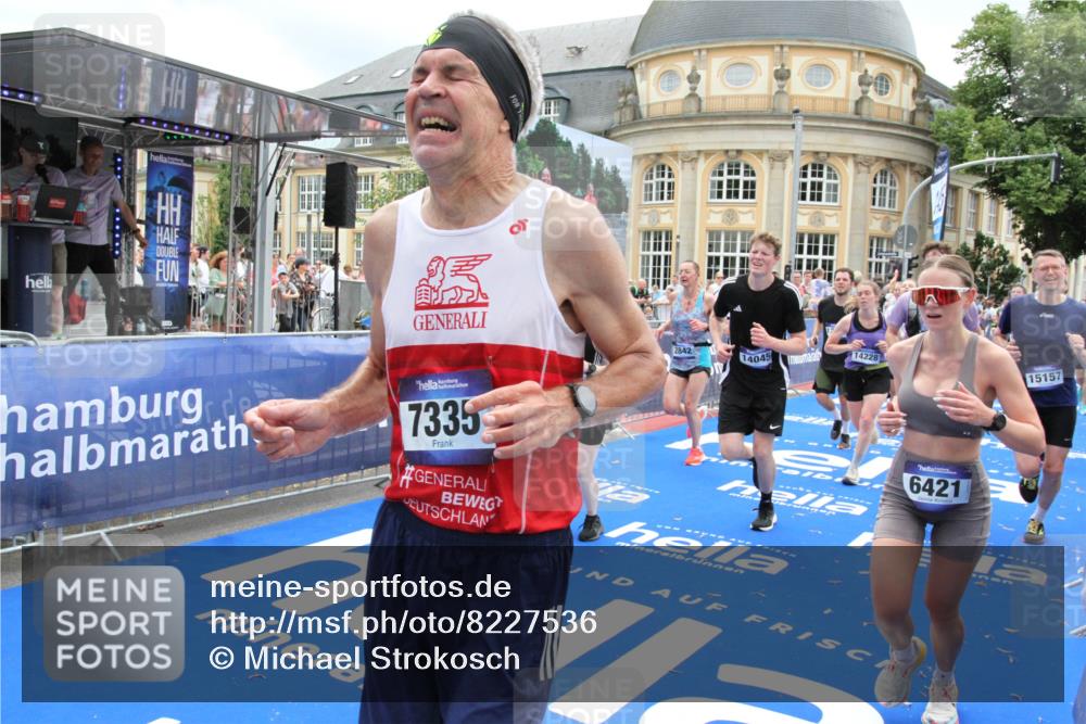 29.06.2025 - hella hamburg halbmarathon Michael Strokosch http://msf.ph/oto/8227536 29.06.2025 10:46:31 Ziel 2222, 2842, 4237, 4497, 6421, 6978, 7335, 8482, 8981, 9232, 9386, 9529, 9786, 11185, 11773, 12891, 14045, 14228, 14482, 15157, 16127, 17281, 17461, 18637, 19209 meine-sportfotos.de