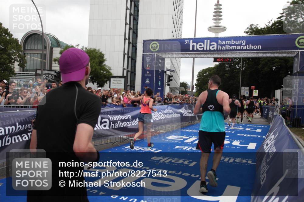 29.06.2025 - hella hamburg halbmarathon Michael Strokosch http://msf.ph/oto/8227543 29.06.2025 10:51:19 Ziel 1461, 1817, 2636, 2718, 4404, 4814, 5600, 6027, 6657, 8316, 8930, 9476, 10480, 10667, 10868, 11512, 11625, 11733, 12016, 13073, 15480, 17530, 18019 meine-sportfotos.de