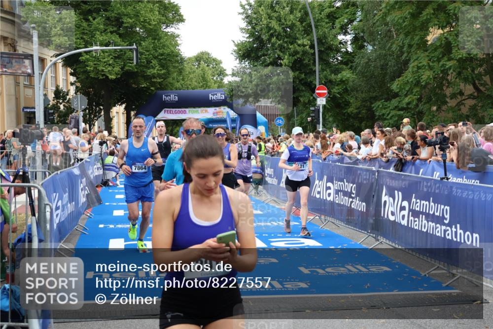 29.06.2025 - hella hamburg halbmarathon Zöllner http://msf.ph/oto/8227557 29.06.2025 10:53:11 Ziel 2111, 2208, 3059, 3258, 4121, 7864, 8587, 9537, 14323, 16986, 19208 meine-sportfotos.de
