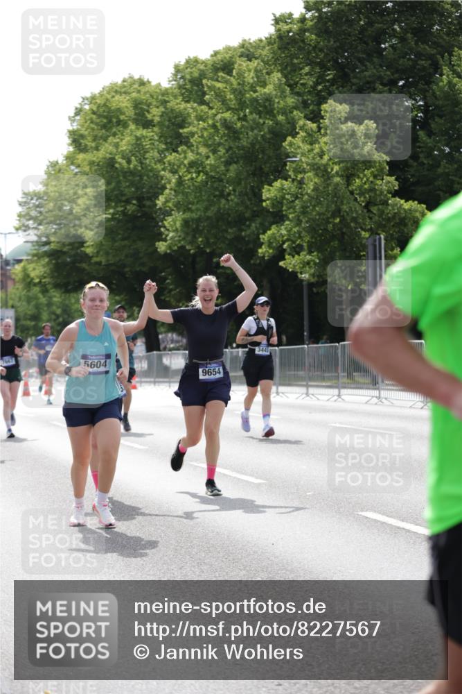 29.06.2025 - hella hamburg halbmarathon Jannik Wohlers http://msf.ph/oto/8227567 29.06.2025 10:27:50 Lombardsbrücke 3445, 5369, 5604, 7667, 8215, 8327, 9653, 9654, 12842, 13045, 13296, 13568, 13678, 14017, 14155, 15123, 15608, 18256 meine-sportfotos.de