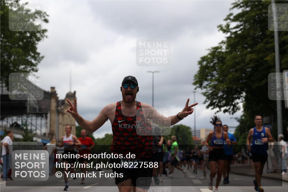 29.06.2025 - hella hamburg halbmarathon Yannick Fuchs http://msf.ph/oto/8227588 29.06.2025 10:46:35 20KM 1098, 1257, 1657, 2111, 2444, 2814, 3258, 3715, 3952, 4121, 4557, 4558, 4837, 5116, 5169, 5194, 5378, 5399, 6164, 6561, 6562, 7130, 7178, 7312, 7475, 7896, 8139, 8172, 8316, 8720, 8955, 8977, 9145, 10529, 10811, 11459, 12135, 12519, 13211, 13301, 13327, 14198, 14286, 14791, 15001, 15144, 15275, 15427, 15446, 15506, 15690, 16320, 16929, 17130, 17198, 17773, 18331 meine-sportfotos.de