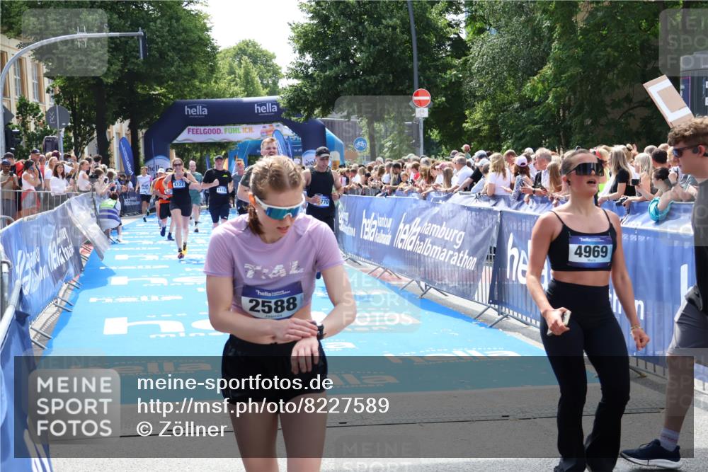 29.06.2025 - hella hamburg halbmarathon Zöllner http://msf.ph/oto/8227589 29.06.2025 11:29:30 Ziel 4122, 5494, 10573, 11793, 12758, 14099, 14770, 15112, 16650 meine-sportfotos.de