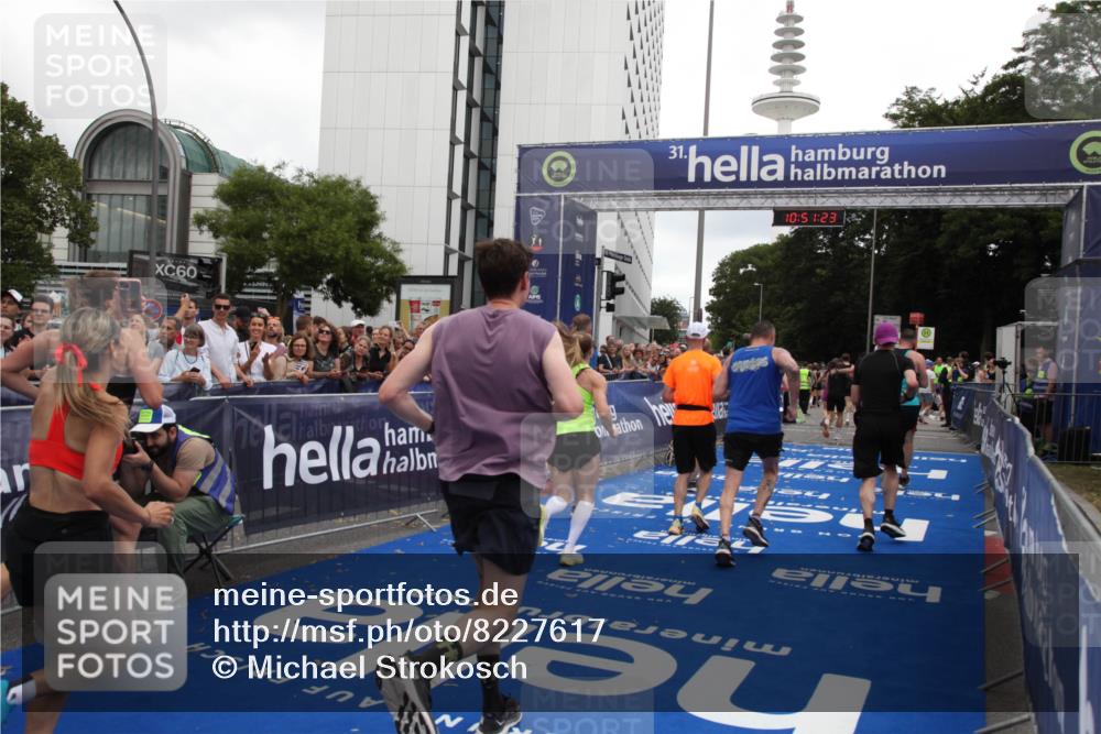 29.06.2025 - hella hamburg halbmarathon Michael Strokosch http://msf.ph/oto/8227617 29.06.2025 10:51:22 Ziel 1461, 1817, 2364, 2636, 2718, 4404, 4814, 5600, 6657, 6776, 8316, 8930, 8989, 9476, 10480, 10667, 11124, 11512, 11625, 12016, 13047, 14865, 14994, 18019, 18489 meine-sportfotos.de