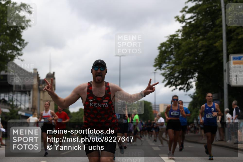 29.06.2025 - hella hamburg halbmarathon Yannick Fuchs http://msf.ph/oto/8227647 29.06.2025 10:46:35 20KM 1098, 1257, 1657, 2111, 2444, 2814, 3258, 3715, 3952, 4121, 4557, 4558, 4837, 5116, 5169, 5194, 5378, 5399, 6164, 6561, 6562, 7130, 7178, 7312, 7475, 7896, 8139, 8172, 8316, 8720, 8955, 8977, 9145, 10529, 10811, 11459, 12135, 12519, 13211, 13301, 13327, 14198, 14286, 14791, 15001, 15144, 15275, 15427, 15446, 15506, 15690, 16320, 16929, 17130, 17198, 17773, 18331 meine-sportfotos.de