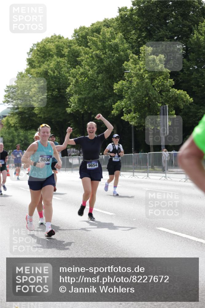 29.06.2025 - hella hamburg halbmarathon Jannik Wohlers http://msf.ph/oto/8227672 29.06.2025 10:27:50 Lombardsbrücke 3445, 5369, 5604, 7667, 8215, 8327, 9653, 9654, 12842, 13045, 13296, 13568, 13678, 14017, 14155, 15123, 15608, 18256 meine-sportfotos.de