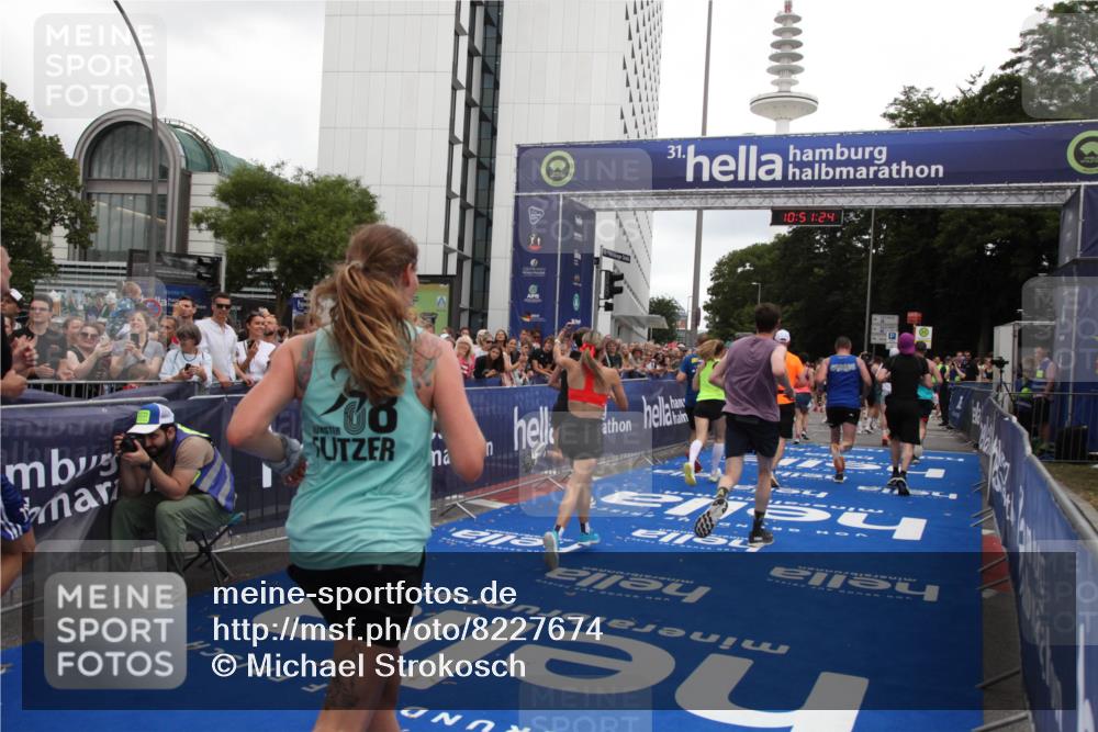 29.06.2025 - hella hamburg halbmarathon Michael Strokosch http://msf.ph/oto/8227674 29.06.2025 10:51:23 Ziel 1461, 1817, 2364, 2636, 2718, 4814, 6657, 6776, 8316, 8930, 8989, 9476, 10480, 10667, 11124, 11512, 11625, 12016, 13047, 14865, 14994, 18019, 18489 meine-sportfotos.de