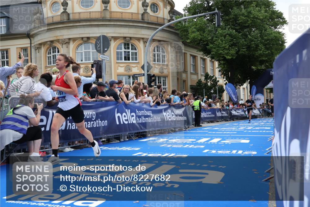 29.06.2025 - hella hamburg halbmarathon Strokosch-Dieckow http://msf.ph/oto/8227682 29.06.2025 10:31:49 Ziel 3935, 4698, 5187, 6619, 10927, 11929 meine-sportfotos.de