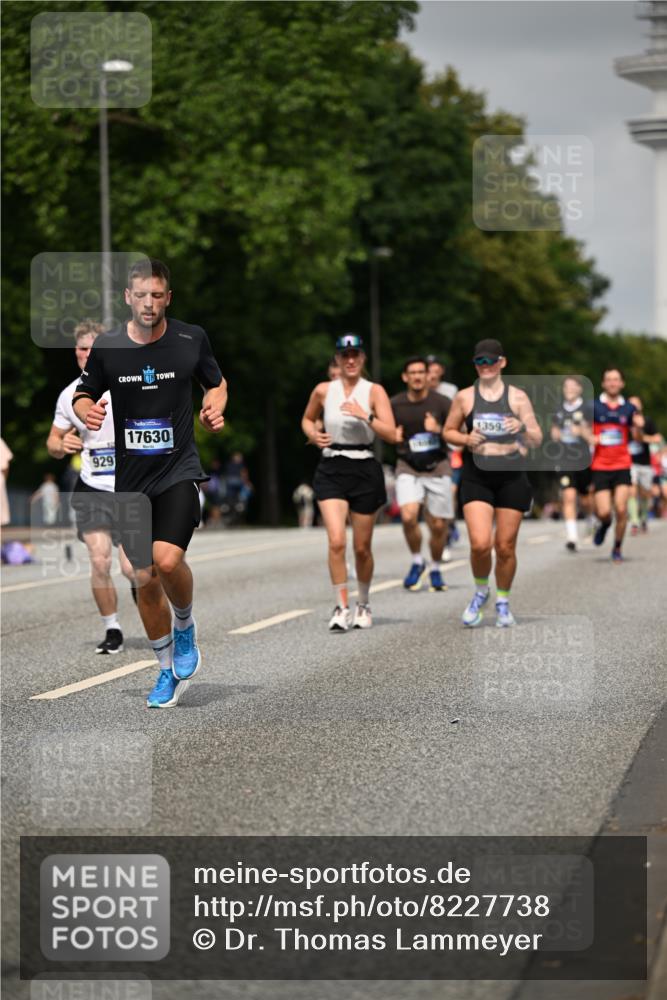 29.06.2025 - hella hamburg halbmarathon Dr. Thomas Lammeyer http://msf.ph/oto/8227738 29.06.2025 10:13:16 Kennedybrücke 1823, 3762, 4592, 7081, 9297, 9306, 9951, 9958, 10035, 10194, 10819, 11067 meine-sportfotos.de