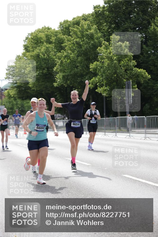 29.06.2025 - hella hamburg halbmarathon Jannik Wohlers http://msf.ph/oto/8227751 29.06.2025 10:27:50 Lombardsbrücke 3445, 5369, 5604, 7667, 8215, 8327, 9653, 9654, 12842, 13045, 13296, 13568, 13678, 14017, 14155, 15123, 15608, 18256 meine-sportfotos.de