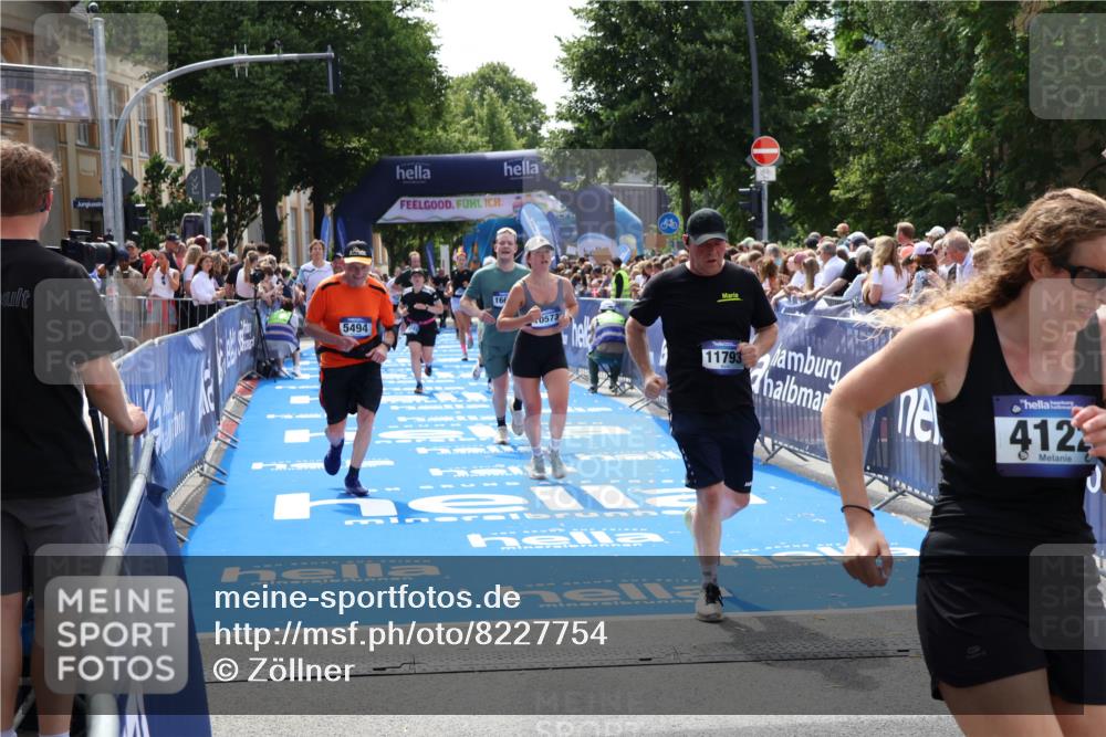 29.06.2025 - hella hamburg halbmarathon Zöllner http://msf.ph/oto/8227754 29.06.2025 11:29:35 Ziel 3728, 3752, 3753, 5494, 6034, 6048, 6049, 6787, 9780, 10573, 11793, 12230, 14041, 14918, 16650, 17595 meine-sportfotos.de