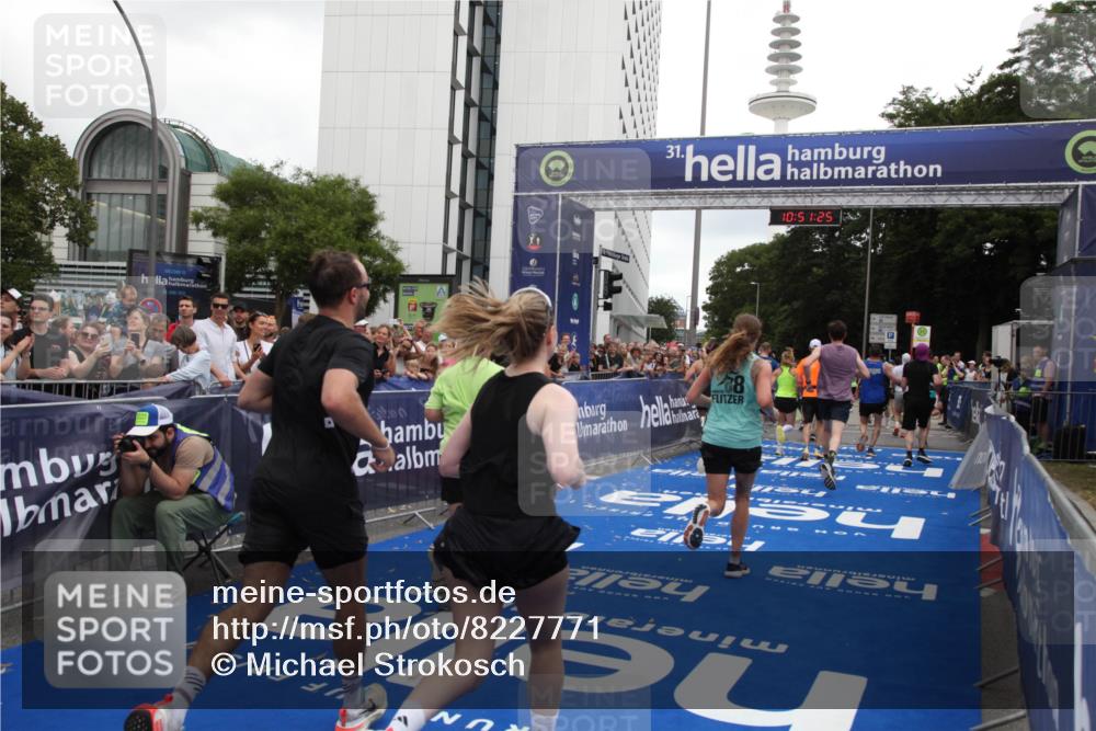 29.06.2025 - hella hamburg halbmarathon Michael Strokosch http://msf.ph/oto/8227771 29.06.2025 10:51:24 Ziel 1461, 1817, 2364, 2411, 2636, 2718, 4814, 6657, 6776, 8316, 8930, 8989, 9214, 9476, 10480, 10667, 11124, 11512, 12016, 13047, 14865, 14994, 16357, 18019, 18489 meine-sportfotos.de