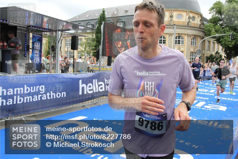 29.06.2025 - hella hamburg halbmarathon Michael Strokosch http://msf.ph/oto/8227786 29.06.2025 10:46:35 Ziel 4237, 4497, 5459, 6978, 8482, 8981, 9232, 9386, 9529, 9786, 12891, 13525, 15133, 15206, 17281, 17461, 18882 meine-sportfotos.de