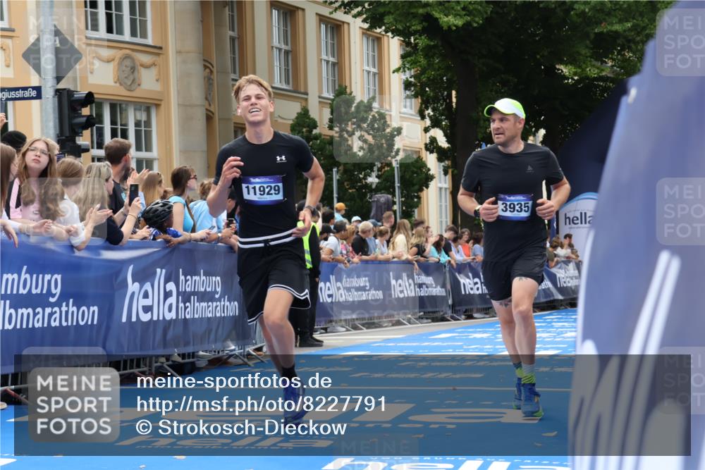 29.06.2025 - hella hamburg halbmarathon Strokosch-Dieckow http://msf.ph/oto/8227791 29.06.2025 10:31:52 Ziel 3935, 4129, 4698, 5187, 6619, 10927, 11199, 11929 meine-sportfotos.de