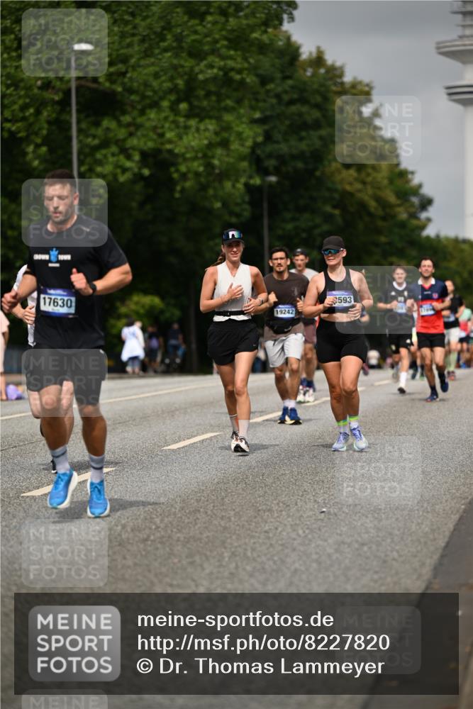 29.06.2025 - hella hamburg halbmarathon Dr. Thomas Lammeyer http://msf.ph/oto/8227820 29.06.2025 10:13:17 Kennedybrücke 1823, 3762, 4592, 7081, 9297, 9306, 10035, 10194, 10819, 11067 meine-sportfotos.de