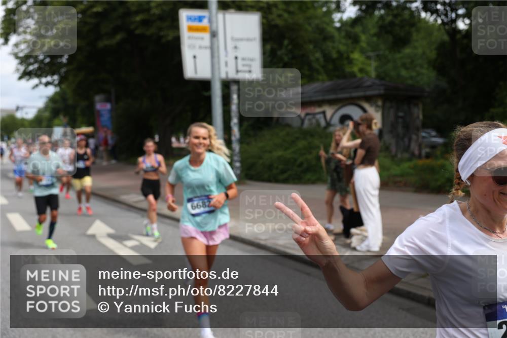 29.06.2025 - hella hamburg halbmarathon Yannick Fuchs http://msf.ph/oto/8227844 29.06.2025 10:33:35 20KM 1164, 1445, 1803, 2719, 2980, 3136, 3783, 4359, 6037, 6682, 6686, 6687, 8450, 8958, 9403, 10218, 11055, 11281, 11282, 11447, 11619, 12137, 12772, 13137, 13729, 13800, 14093, 14905, 15257, 15561, 15866, 15873, 15965, 16820, 17646, 18188, 18547, 18734, 19004, 19151 meine-sportfotos.de