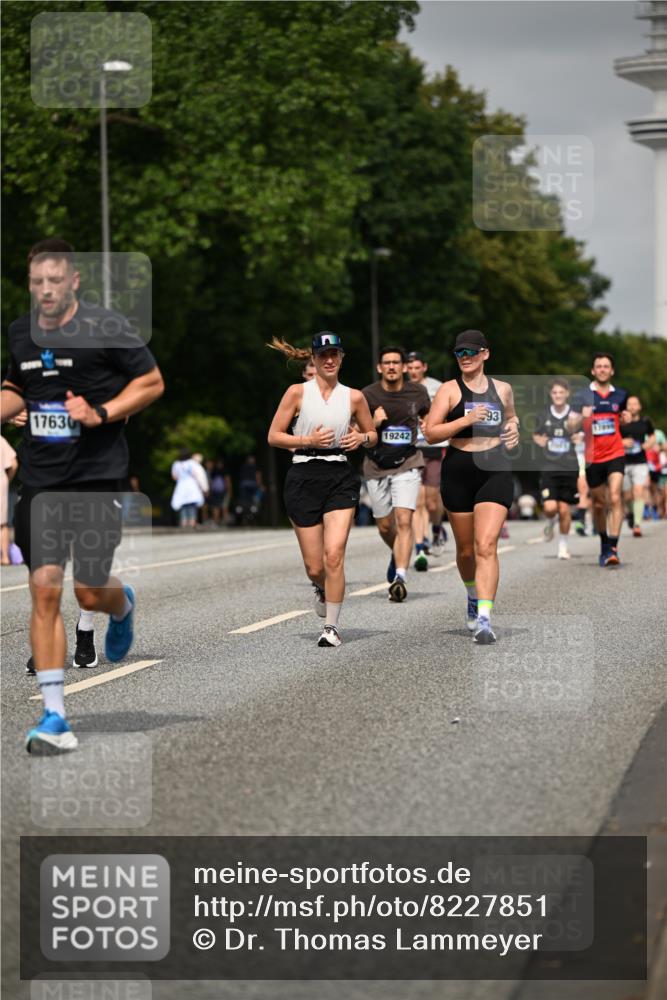 29.06.2025 - hella hamburg halbmarathon Dr. Thomas Lammeyer http://msf.ph/oto/8227851 29.06.2025 10:13:17 Kennedybrücke 1823, 3762, 4592, 7081, 9297, 9306, 10035, 10194, 10819, 11067 meine-sportfotos.de