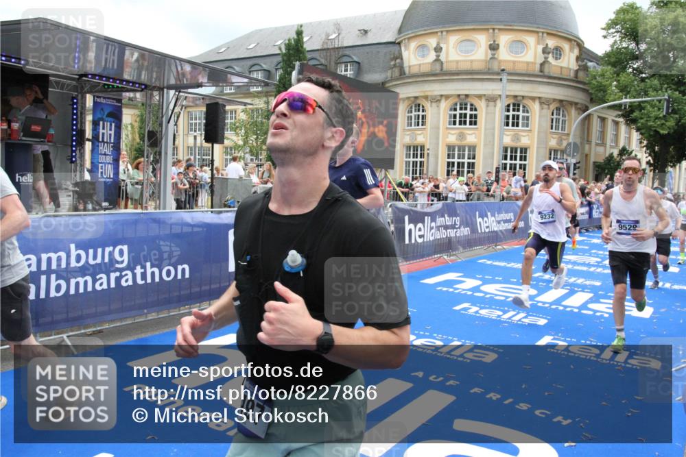 29.06.2025 - hella hamburg halbmarathon Michael Strokosch http://msf.ph/oto/8227866 29.06.2025 10:46:37 Ziel 4497, 5459, 8482, 9051, 9232, 9386, 9529, 13525, 13554, 15026, 15133, 15206, 17281, 17461, 18882 meine-sportfotos.de