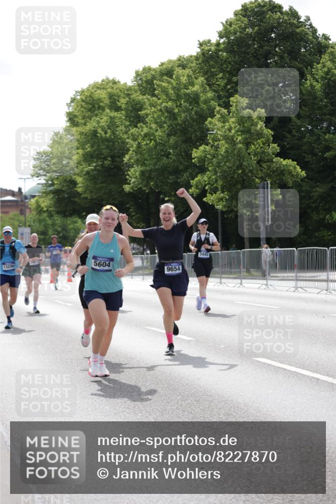29.06.2025 - hella hamburg halbmarathon Jannik Wohlers http://msf.ph/oto/8227870 29.06.2025 10:27:50 Lombardsbrücke 3445, 5369, 5604, 7667, 8215, 8327, 9653, 9654, 12842, 13045, 13296, 13568, 13678, 14017, 14155, 15123, 15608, 18256 meine-sportfotos.de
