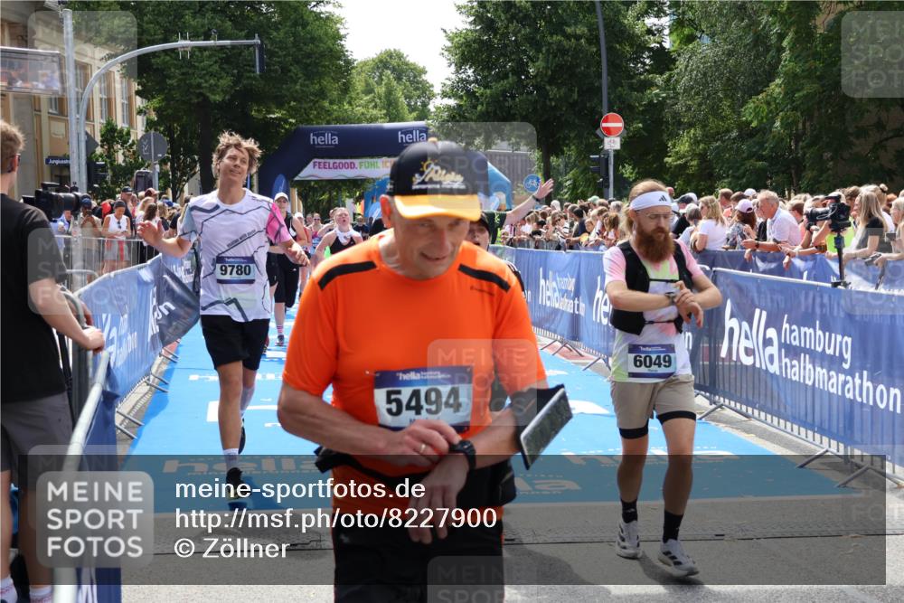 29.06.2025 - hella hamburg halbmarathon Zöllner http://msf.ph/oto/8227900 29.06.2025 11:29:40 Ziel 1740, 3728, 3752, 3753, 5965, 6034, 6048, 6049, 6787, 9133, 9780, 12230, 13057, 14041, 14808, 14918, 16115, 17595 meine-sportfotos.de