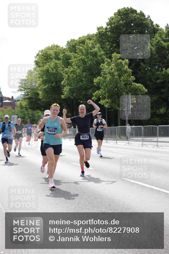 29.06.2025 - hella hamburg halbmarathon Jannik Wohlers http://msf.ph/oto/8227908 29.06.2025 10:27:50 Lombardsbrücke 3445, 5369, 5604, 7667, 8215, 8327, 9653, 9654, 12842, 13045, 13296, 13568, 13678, 14017, 14155, 15123, 15608, 18256 meine-sportfotos.de