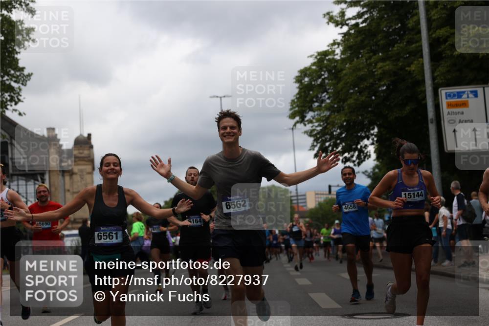 29.06.2025 - hella hamburg halbmarathon Yannick Fuchs http://msf.ph/oto/8227937 29.06.2025 10:46:36 20KM 1098, 1257, 1657, 2111, 2444, 2814, 3258, 3715, 3952, 4121, 4557, 4558, 4837, 5116, 5169, 5194, 5378, 5399, 6164, 6561, 6562, 7130, 7178, 7312, 7475, 7896, 8139, 8172, 8316, 8720, 8955, 9145, 10529, 10811, 11459, 12135, 12519, 13211, 13301, 13327, 14198, 14286, 14791, 15001, 15144, 15275, 15446, 15506, 15690, 16320, 16929, 17130, 17198, 17710, 17773, 18331 meine-sportfotos.de