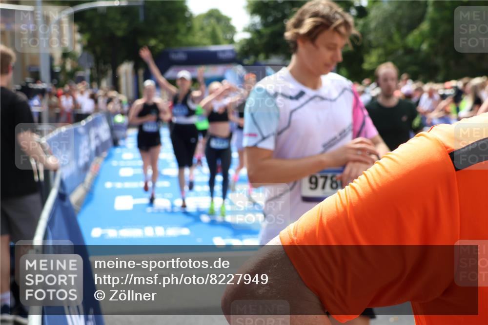 29.06.2025 - hella hamburg halbmarathon Zöllner http://msf.ph/oto/8227949 29.06.2025 11:29:42 Ziel 1740, 3728, 3752, 3753, 4993, 5965, 6034, 9133, 9598, 12230, 13057, 14041, 14808, 14918, 16115 meine-sportfotos.de