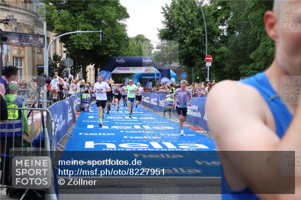 29.06.2025 - hella hamburg halbmarathon Zöllner http://msf.ph/oto/8227951 29.06.2025 10:53:16 Ziel 2111, 7383, 8273, 8361, 9142, 12875, 15179, 16929, 16986 meine-sportfotos.de