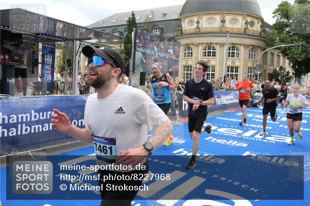 29.06.2025 - hella hamburg halbmarathon Michael Strokosch http://msf.ph/oto/8227968 29.06.2025 10:46:39 Ziel 1920, 1942, 5459, 8482, 9051, 9232, 9529, 13525, 13554, 15026, 15133, 15206, 15714, 17281, 17461, 18297, 18882 meine-sportfotos.de