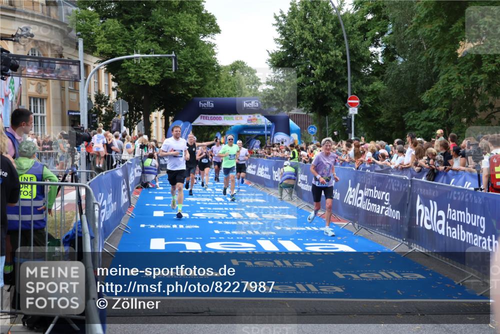 29.06.2025 - hella hamburg halbmarathon Zöllner http://msf.ph/oto/8227987 29.06.2025 10:53:16 Ziel 2111, 7383, 8273, 8361, 9142, 12875, 15179, 16929, 16986 meine-sportfotos.de