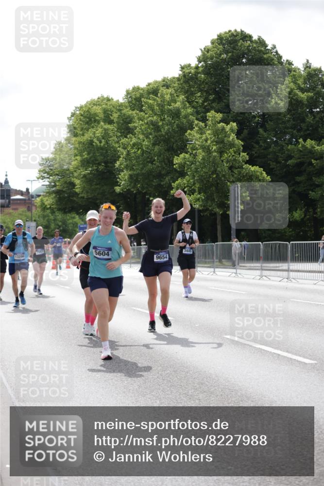 29.06.2025 - hella hamburg halbmarathon Jannik Wohlers http://msf.ph/oto/8227988 29.06.2025 10:27:50 Lombardsbrücke 3445, 5369, 5604, 7667, 8215, 8327, 9653, 9654, 12842, 13045, 13296, 13568, 13678, 14017, 14155, 15123, 15608, 18256 meine-sportfotos.de